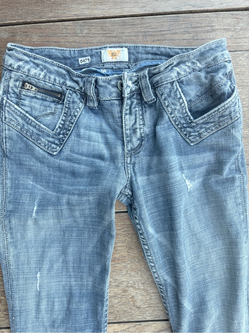 Antik Denim Women’s Distressed Light Blue Jeans embellished pockets 0475